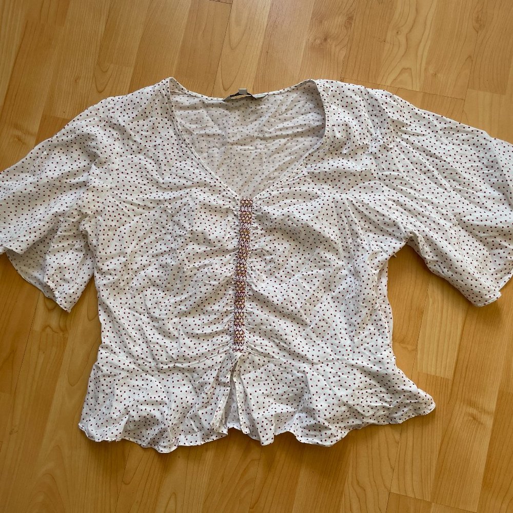 Anthropologie Ranna Gill White polka dot peplum shirt